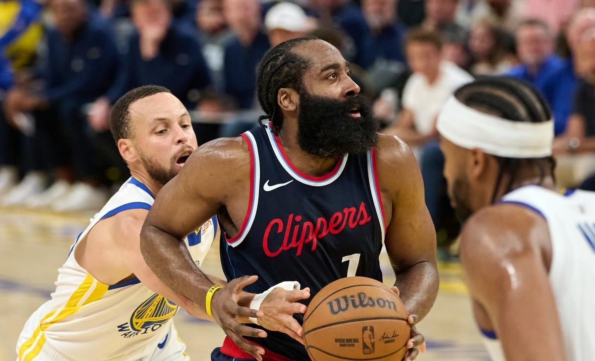 开云体育-关于哈登重返赛场，最后时刻胜出首场状态出色，勇士观众沸腾！的信息