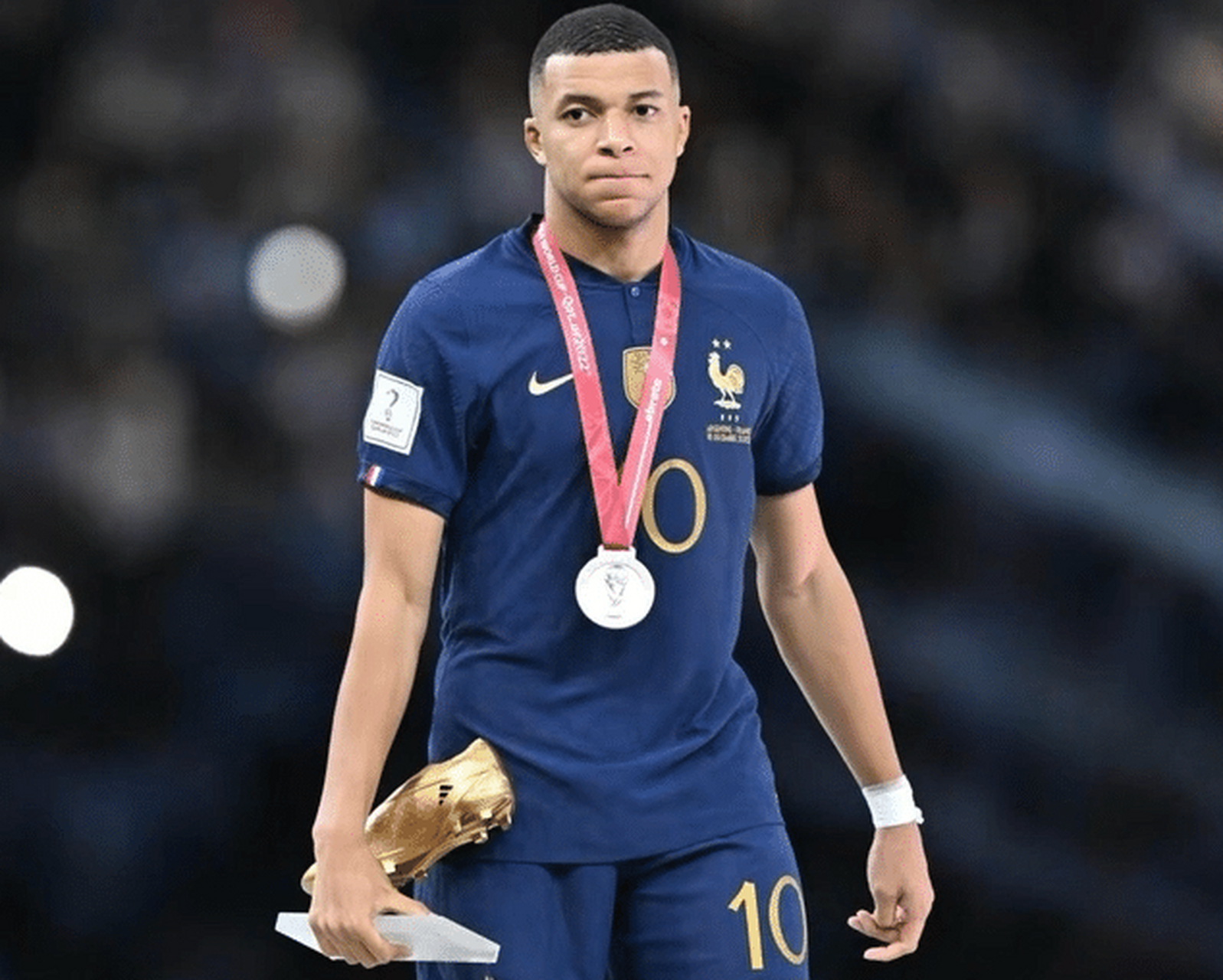 开云-姆巴佩在IG比赛中夺冠，锐不可当引发热议！全场沸腾不已的简单介绍