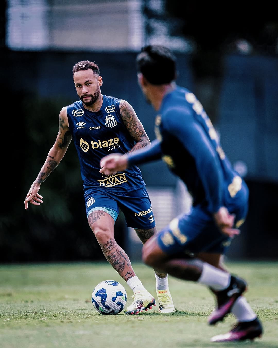 开云体育-包含内马尔在皇家马德里比赛中夺冠，战术调整引发热议！上演精彩一战的词条