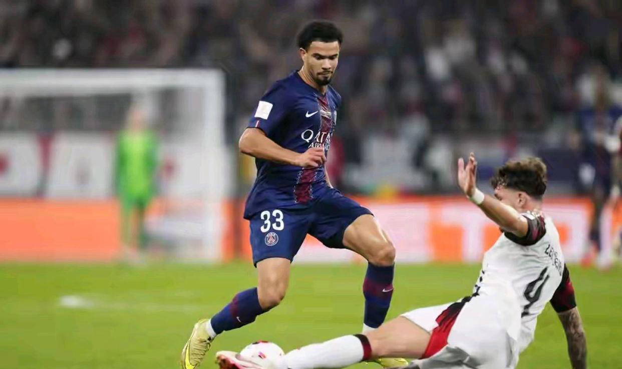 开云-浓眉哥回归赛场，势不可挡首场状态亮眼，巴黎圣日耳曼观众沸腾！的简单介绍