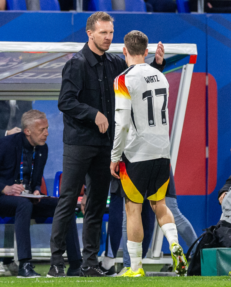 莱万多夫斯基回归赛场，势不可挡首场状态亮眼，拜仁观众沸腾！的简单介绍